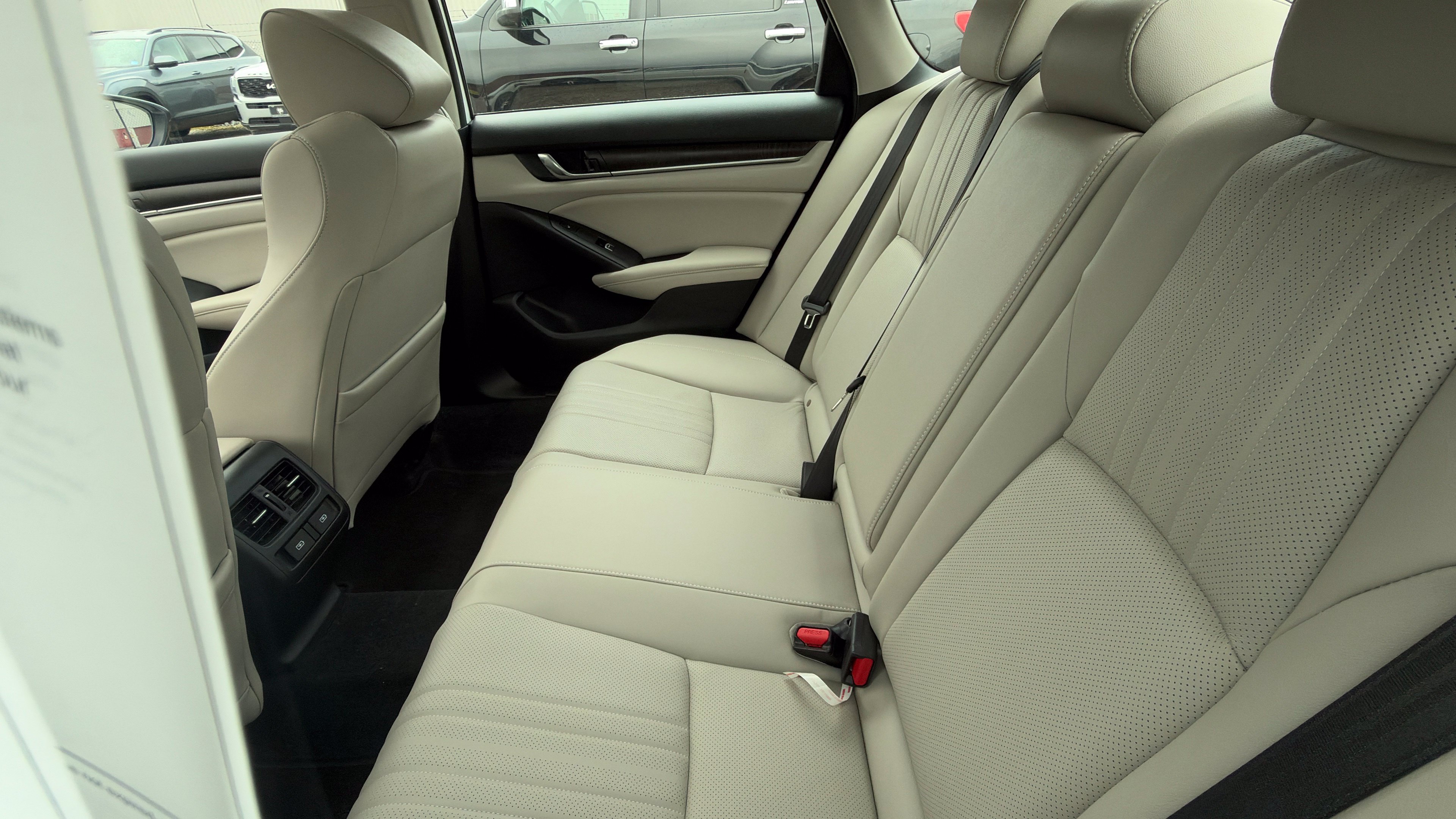 Used 2022 Honda Accord Touring image 6