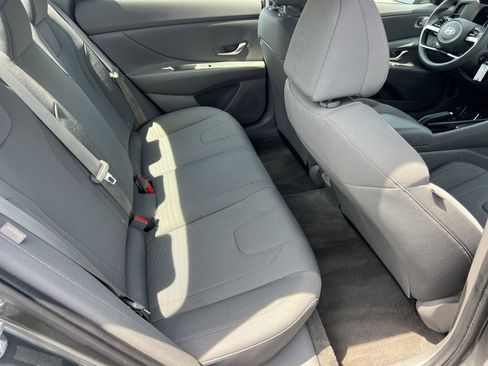 Used 2024 Hyundai Elantra SE FWD image 18