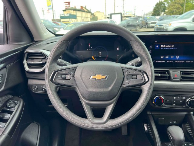 Used 2024 Chevrolet TrailBlazer LS w/ LS Convenience Package AWD/4WD image 14