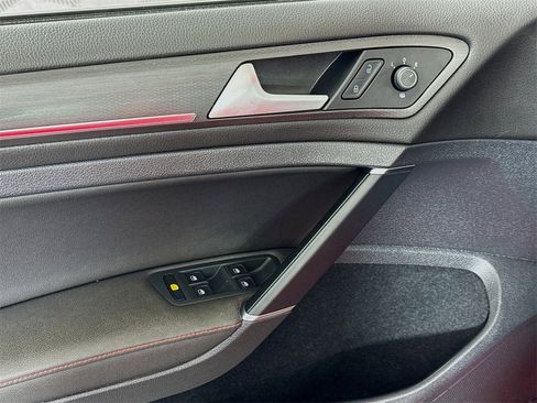 Used 2020 Volkswagen GTI SE image 17