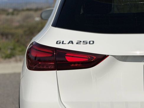 Used 2022 Mercedes-Benz GLC 300 image 11