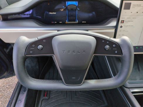 Used 2021 Tesla Model S Plaid image 18