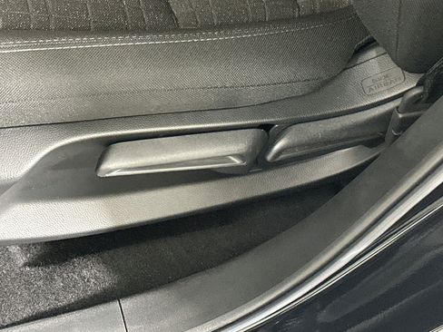 Used 2025 Honda HR-V LX image 13