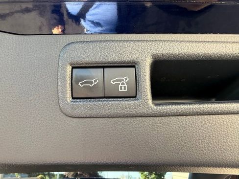 Used 2024 Toyota Venza LE image 24