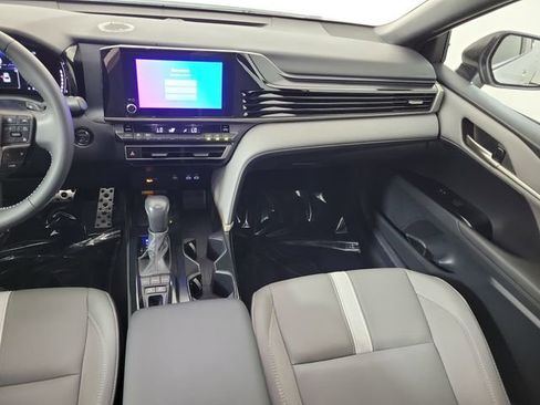 Used 2025 Toyota Camry SE FWD image 17