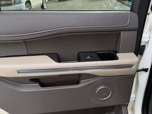 Used 2021 Ford Expedition XLT image 16