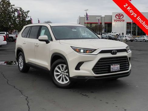 Certified 2024 Toyota Grand Highlander XLE image 2