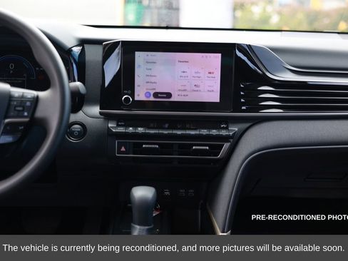 Used 2025 Toyota Camry LE w/ Convenience Package image 24