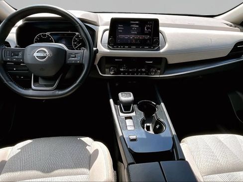 Used 2025 Nissan Rogue SV FWD image 9