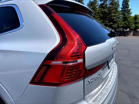Used 2023 Volvo XC60 T8 Ultimate AWD/4WD image 32