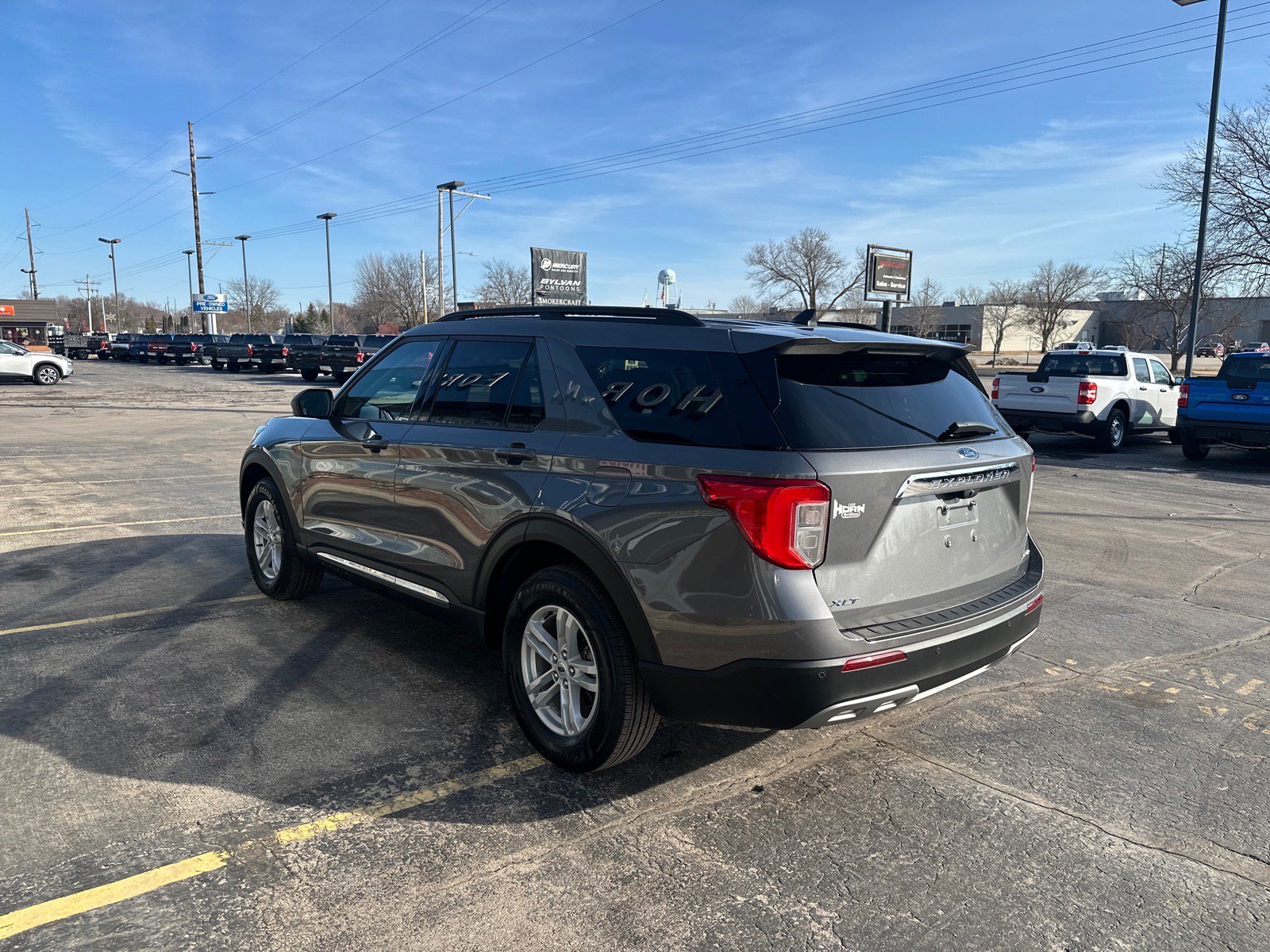 Used 2023 Ford Explorer XLT w/ Equipment Group 202A AWD/4WD image 3