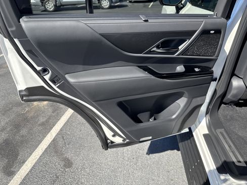 Used 2025 Lexus LX 600 4WD w/ Premium Package image 27