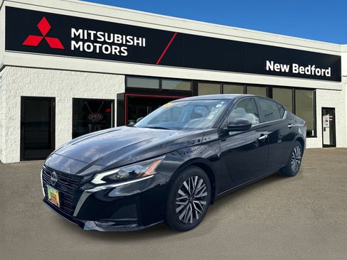 Used 2023 Nissan Altima 2.5 SV FWD image 1