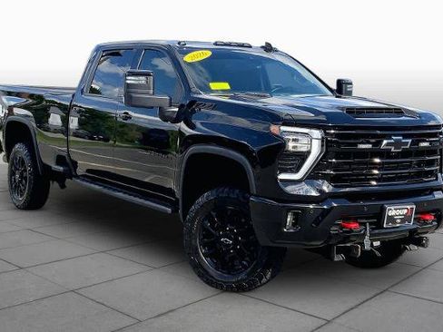 Used 2026 Chevrolet Silverado 3500 LTZ w/ LTZ Plus Package AWD/4WD image 3