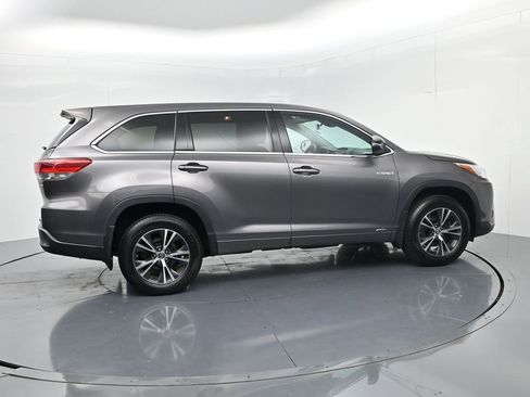 Used 2018 Toyota Highlander LE image 8