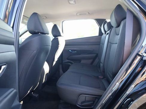 Used 2025 Hyundai Tucson SE image 25