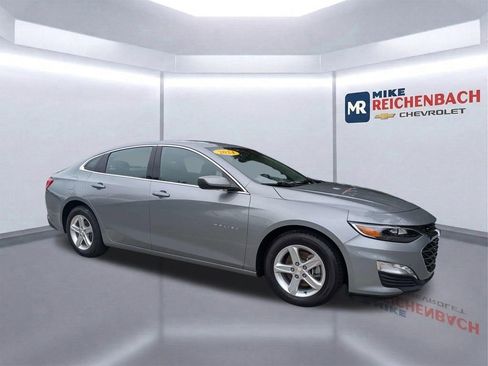 Used 2024 Chevrolet Malibu LT FWD image 2