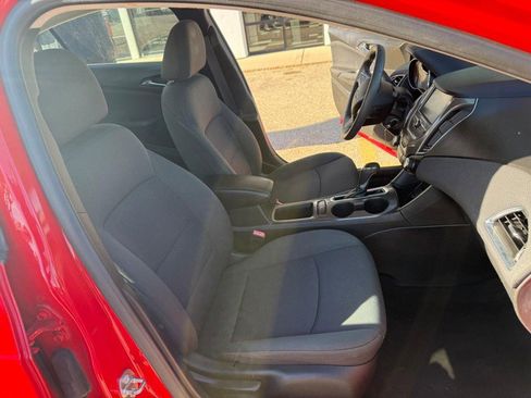 Used 2017 Chevrolet Cruze LT image 16