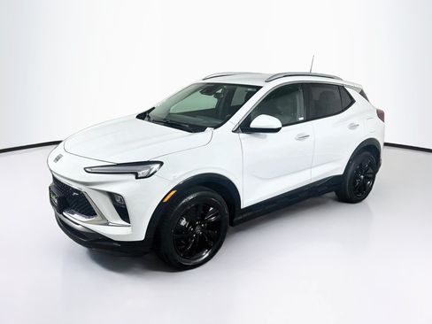 Used 2024 Buick Encore GX Sport Touring FWD image 3