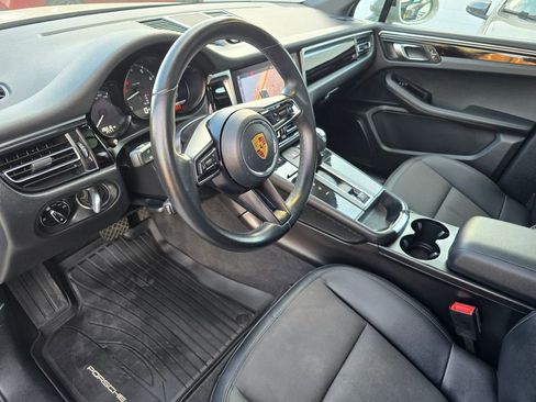 Used 2023 Porsche Macan image 11