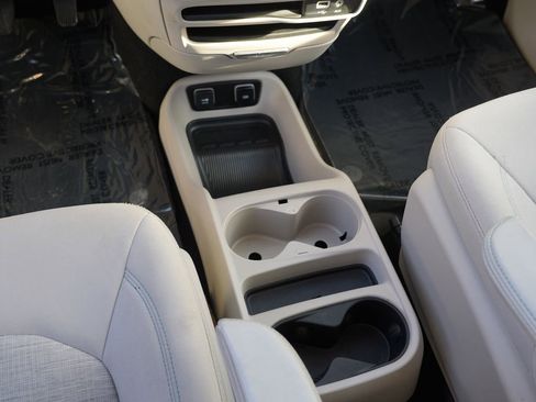 Used 2018 Chrysler Pacifica Touring Plus image 22