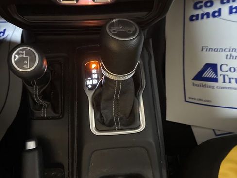 Used 2020 Jeep Wrangler Unlimited Sahara AWD/4WD image 19