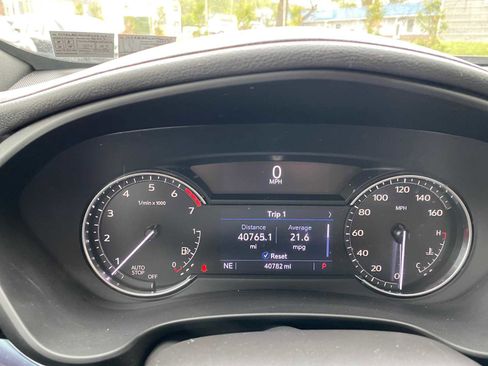 Used 2023 Cadillac XT4 Luxury w/ Cold Weather Package FWD image 17