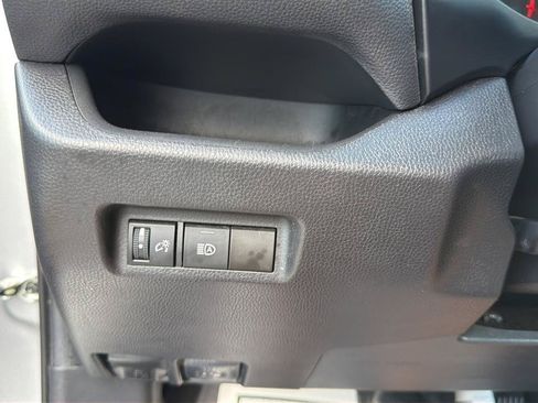 Used 2021 Toyota RAV4 XLE AWD/4WD image 25