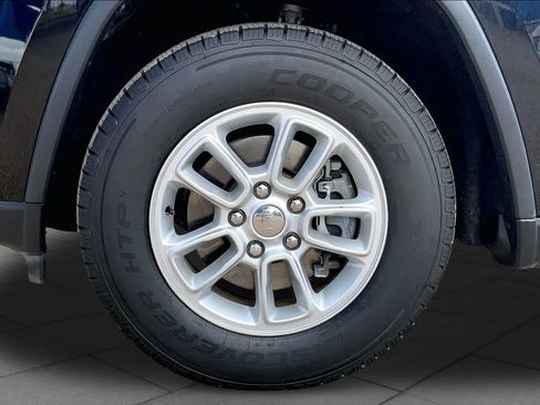 Used 2018 Jeep Grand Cherokee Laredo RWD image 11