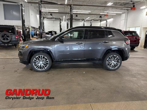 Used 2023 Jeep Compass Limited w/ Elite Group AWD/4WD image 1
