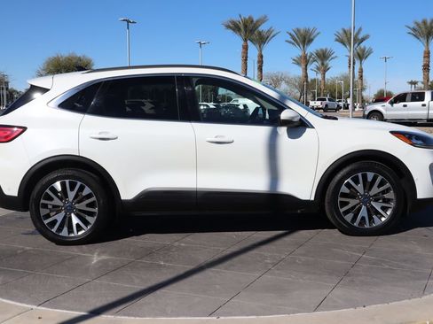 Used 2020 Ford Escape Titanium image 4