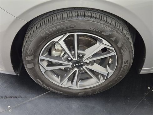 Used 2023 Kia Forte LXS w/ LXS Technology Package image 12