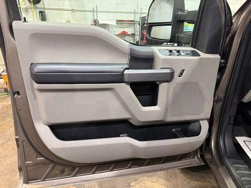 Used 2018 Ford F250 XLT w/ Snow Plow Prep Package image 19