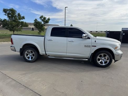 Used 2017 RAM 1500 Laramie w/ Convenience Group AWD/4WD image 2