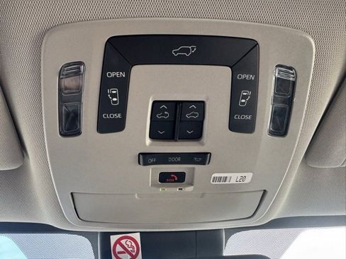 Used 2024 Toyota Sienna XLE image 28