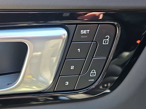 Certified 2023 Porsche Cayenne S Platinum AWD/4WD image 24
