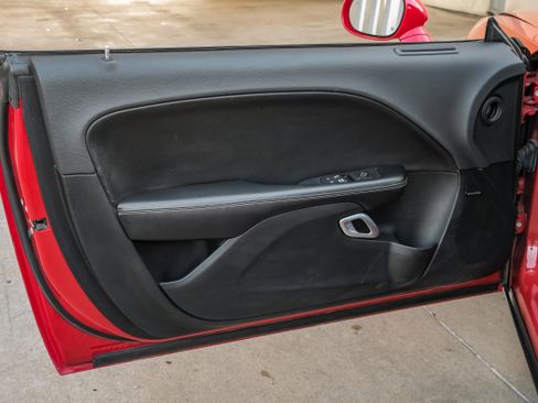 Used 2015 Dodge Challenger SRT w/ Technology Group image 38