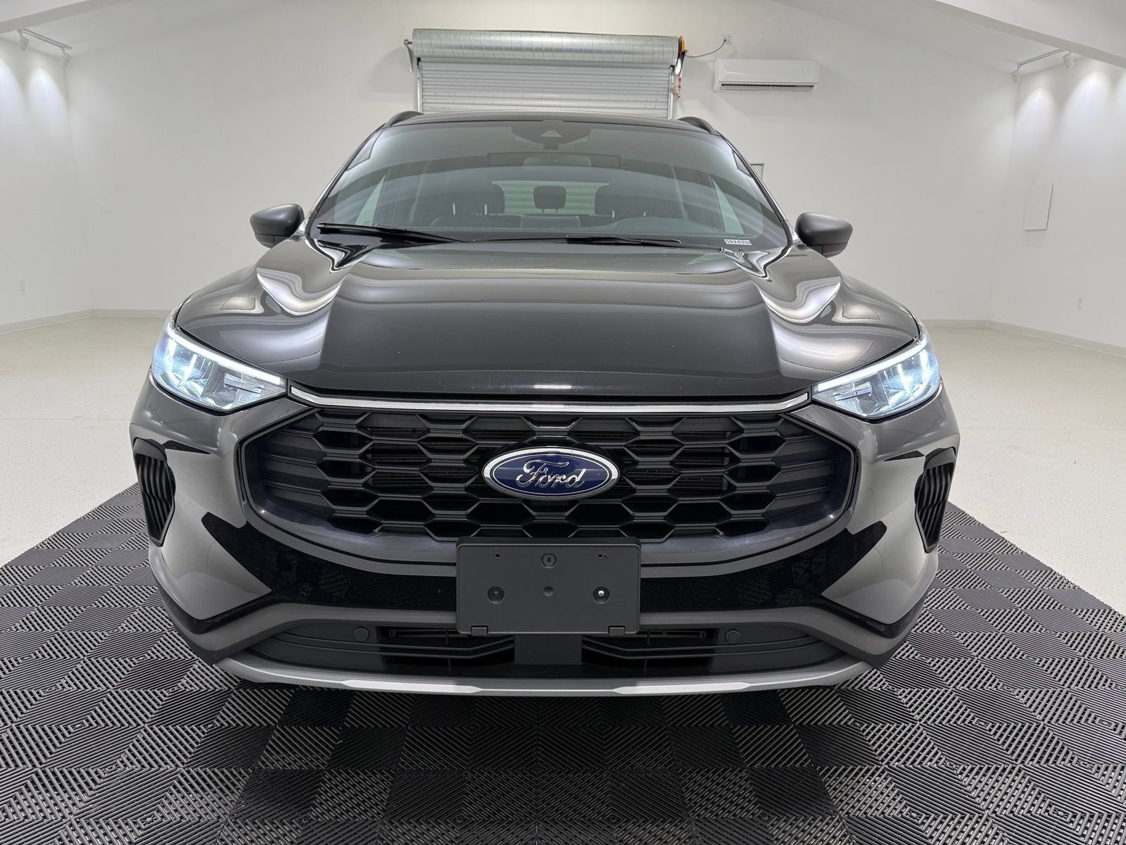 Used 2025 Ford Escape ST-Line AWD/4WD image 2