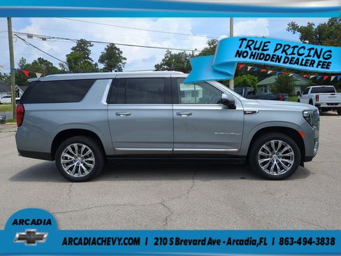 Used 2023 GMC Yukon XL Denali AWD/4WD image 3