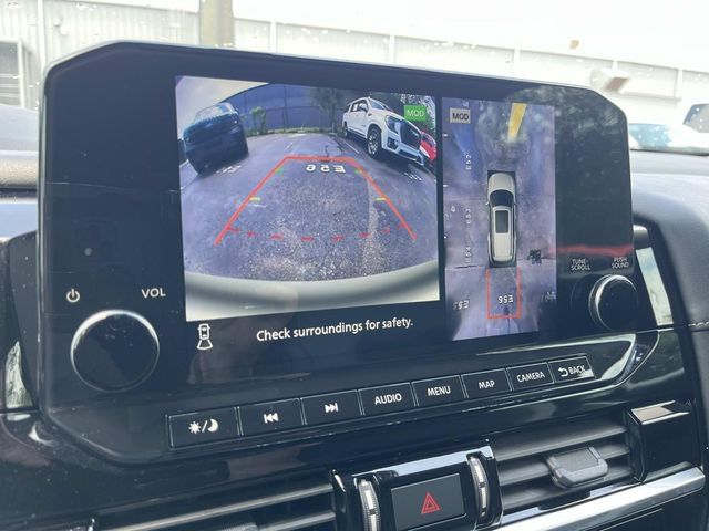 Used 2024 Nissan Pathfinder SL FWD image 44