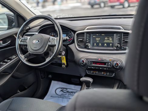 Used 2019 Kia Sorento S image 14