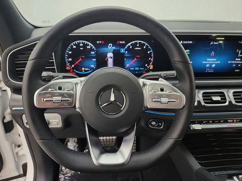 Used 2023 Mercedes-Benz GLS 450 4MATIC image 11
