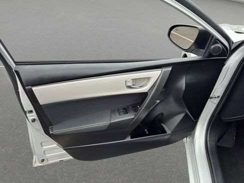 Used 2018 Toyota Corolla LE image 21