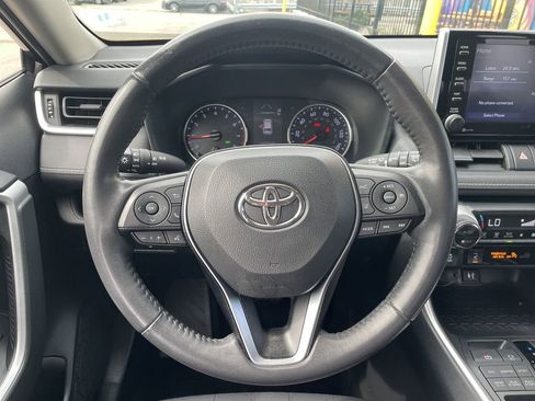 Used 2019 Toyota RAV4 XLE AWD/4WD image 16
