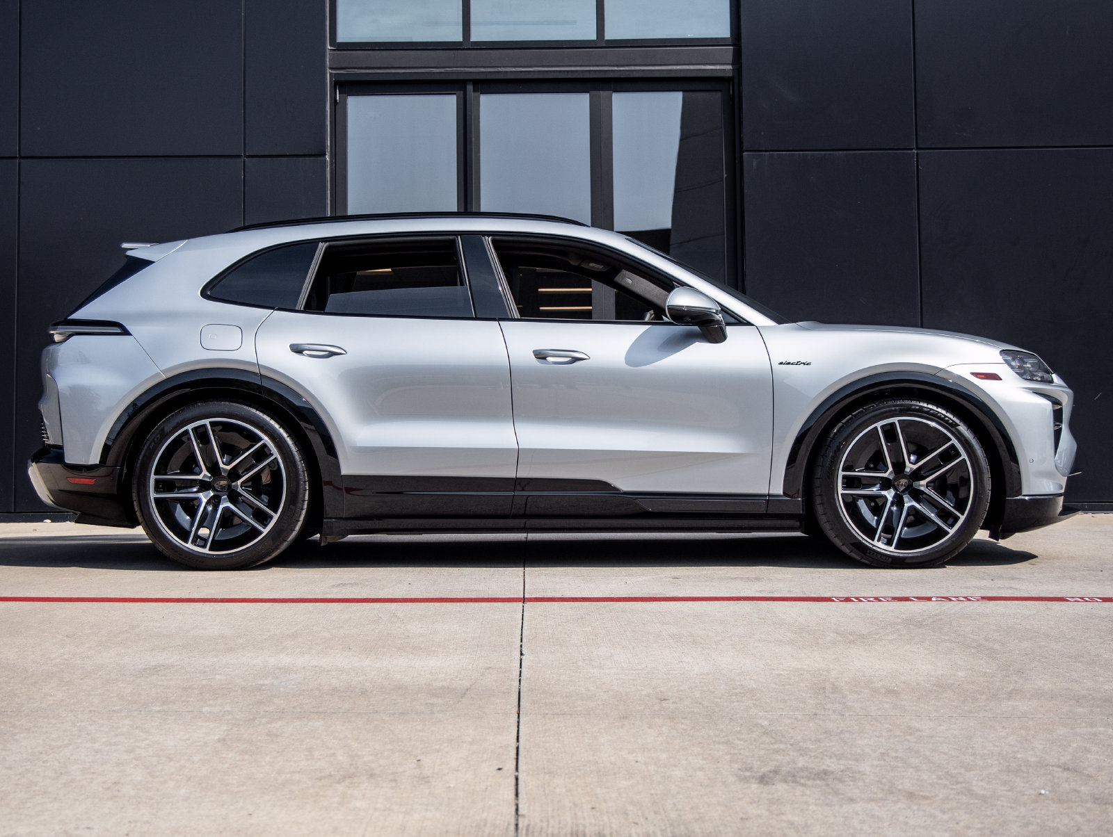 Certified 2026 Porsche Cayenne Turbo AWD/4WD image 12