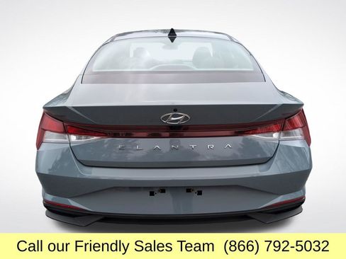 Used 2023 Hyundai Elantra SEL FWD image 5