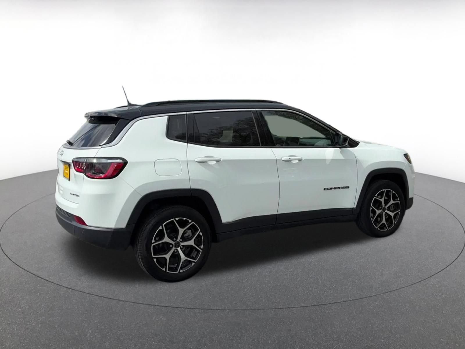 Used 2025 Jeep Compass Limited AWD/4WD image 14