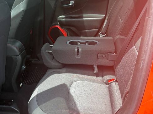 Used 2019 Jeep Renegade Trailhawk w/ UConnect 8.4 Nav Group AWD/4WD image 23