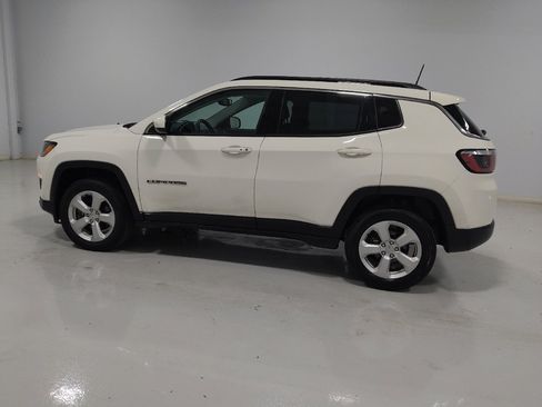 Used 2019 Jeep Compass Latitude w/ Popular Equipment Group AWD/4WD image 3