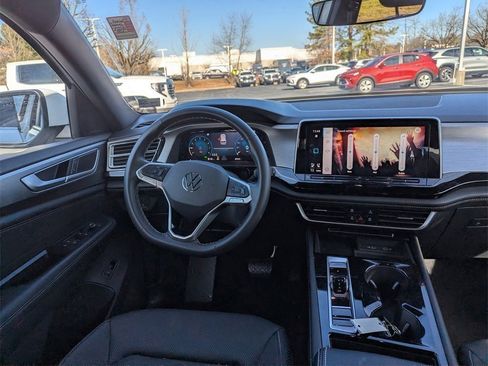 Used 2024 Volkswagen Atlas Cross Sport SE w/ Panoramic Sunroof Package image 5